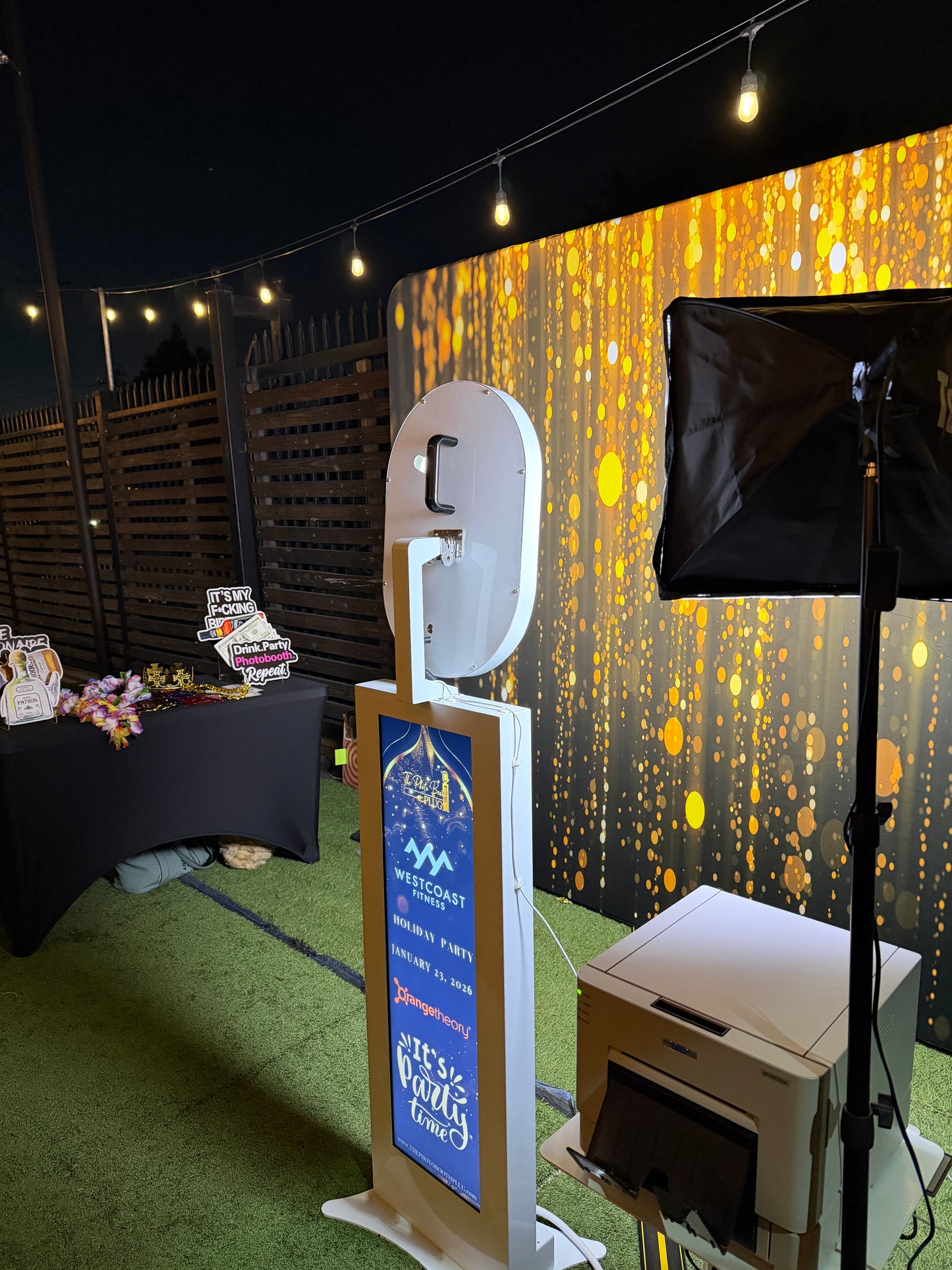 ThePhotoBoothPlug Luxe Booth™